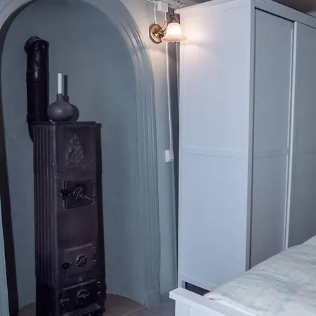 2 Bedroom Center In Apartment